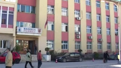 Report TV - Ish kryebashkiaku i Permetit Gilbert Jaçe dënohet me 1 vit burg