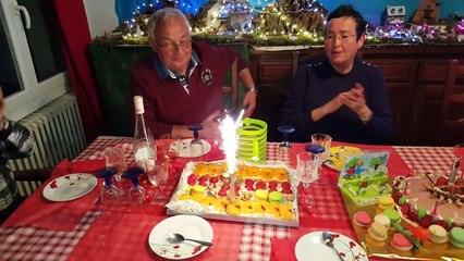 L anniversaire de claude avec les gateaux de cri cri!!!!