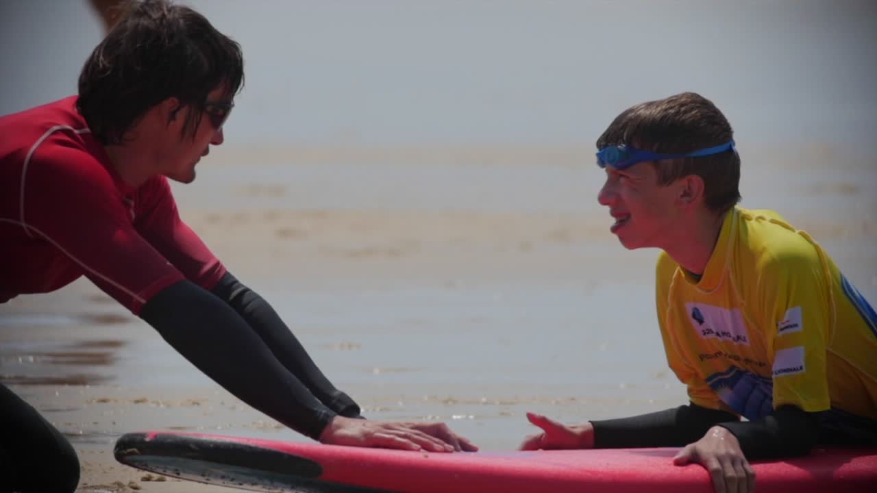 Adrénaline - Surf : Handi Surf, quand le handic...