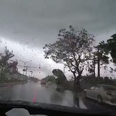 Assustador! Tornado passa por cima de carro nos EUA