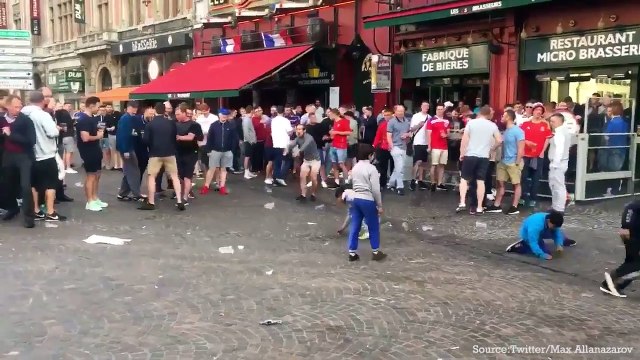 Euro 2016- des supporters anglais humilient des enfants roms en leur lançant des pièces_2