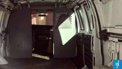 Ce réalisateur transforme son van en maison et voyage à travers le pays