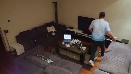 Cette femme se venge de son mari en éteignant la TV pendant un match de foot