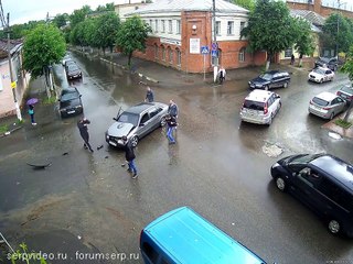 Ces Russes ont une façon expéditive de régler un constat après un accident