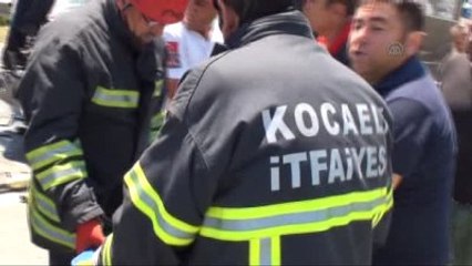 Kamyonet ile Kamyon Çarpıştı: 4 Yaralı