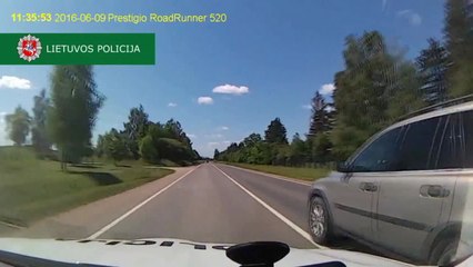 James Bond Wannabe Deploys Smokescreen and Spikes During Epic Car Chase