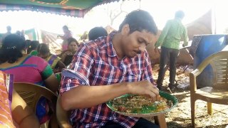 Gudur Gate - Raj Eating Lunch - 26 Jan 2015