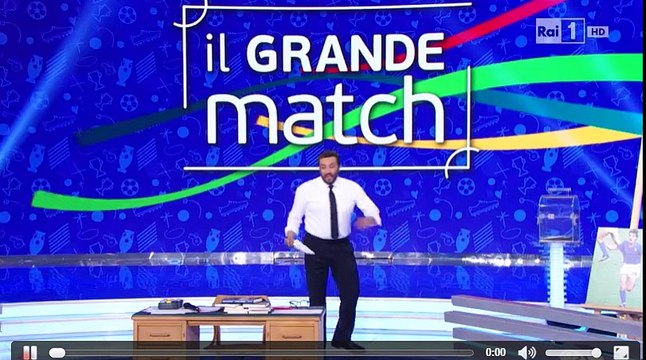 Flavio Insinna legge un estratto del libro Il gol è tutto di Totò Schillaci - Il Grande Match - 15/06/2016
