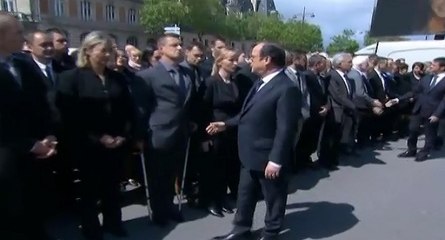 Un policier refuse de serrer la main du président de la République