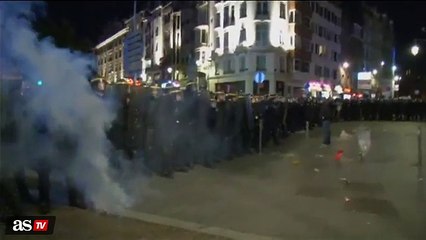 Francia mete en prisión a tres hinchas rusos y expulsa a 20