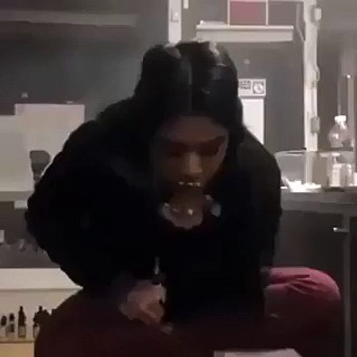 girl amazing smoking trick