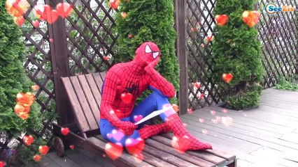 Spiderman & Frozen Elsa w/ Batman - Superheroes in real life! Spider Falls in Love