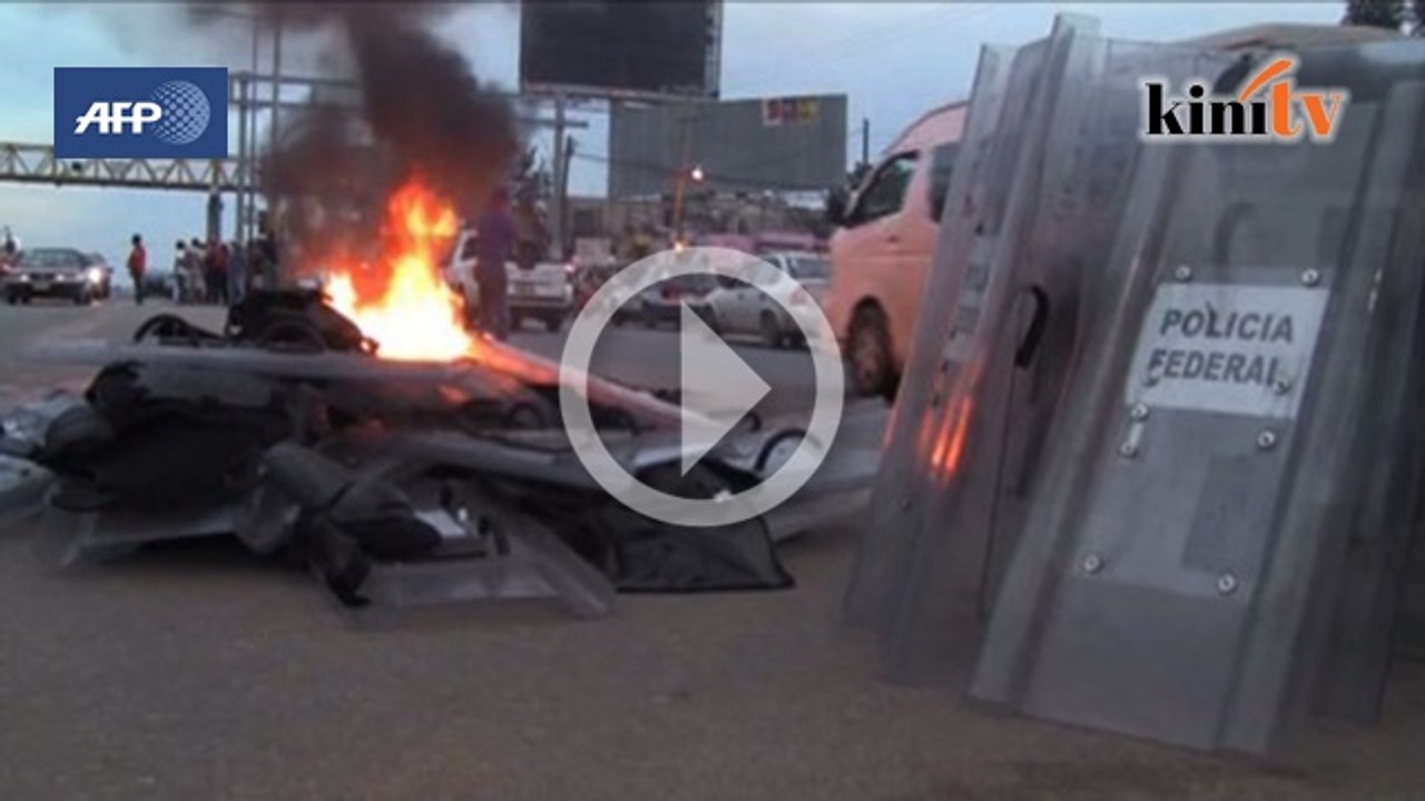 Guru Mexico protes bakar pelindung polis