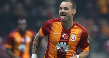 G.Saray Sneijder'in Sözleşmesini Uzattı, Menajeri Para İsteyince Kriz Çıktı
