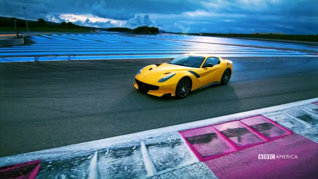 Chris Harris con Ferrari F12 tdf en Top Gear
