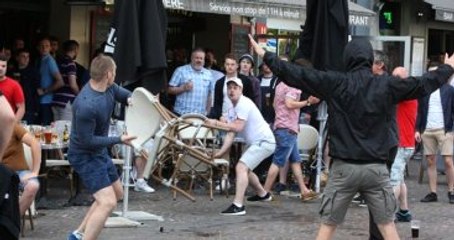 Rus Taraftarlar, Rakip Takım Formalarını Giyerek Saldırıyor