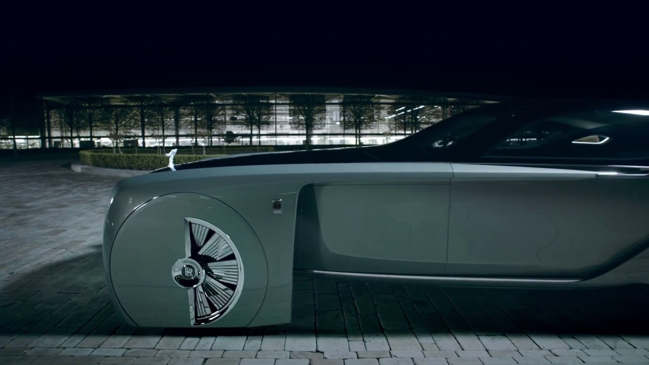 Rolls Royce invente la voiture de luxe auto-pilotée avec 1 fauteuil central