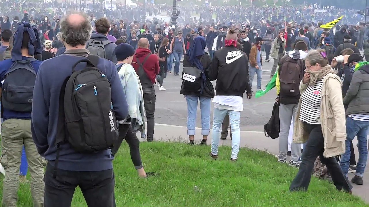 Enfermés place des Invalides à Paris, 14 juin 2016