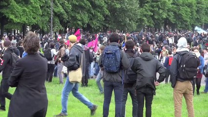 Manifestants pris au piège par les crs place des Invalides à Paris, 14 juin 2016