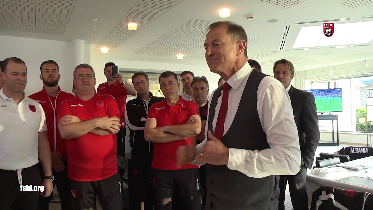 Kombëtarja- feston ditëlindjen e trajnerit Gianni De Biasi