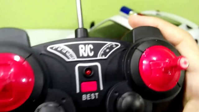 Uzaktan Kumandalı DEV Polis Arabası ile Sürpriz Yumurtada Şansımızı Denedik