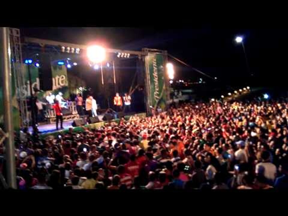 El Poeta Callejero Y Mozart La Para - Un Loco Como Yo (Remix) (2013) [Live]