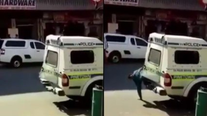 En afrique, ces deux personne arrive à sortir d'une voiture de police !