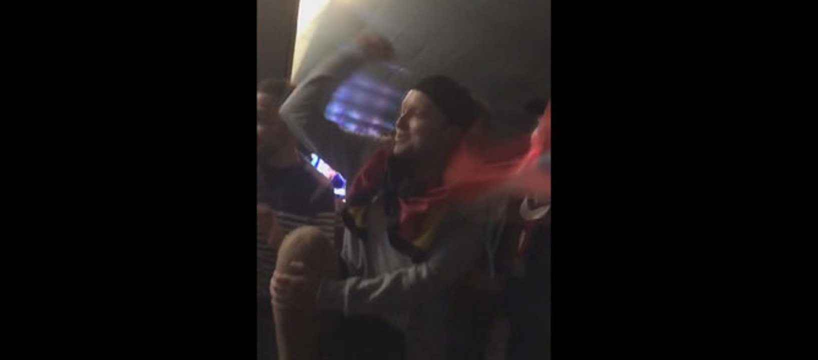 Des Marseillais font chanter le "aux armes" aux Allemands !