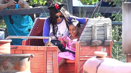 Les Kardashians célèbrent l'anniversaire de North West à Disneyland