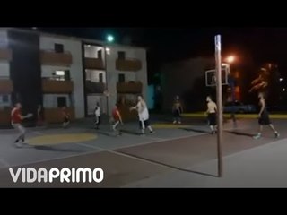 Papi Wilo jugando baloncesto
