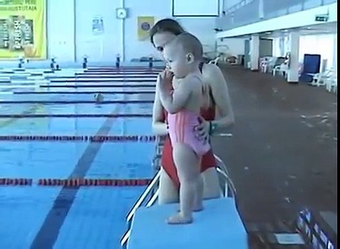 GUARDATE DI COSA è IN GRADO DI FARE QUESTA BAMBINA