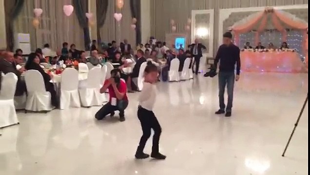 Поддерживаю восторг гостей! Эта малышка отожгла лезгинкой на свадьбе так, что весь зал забыл о молодоженах. Талантище