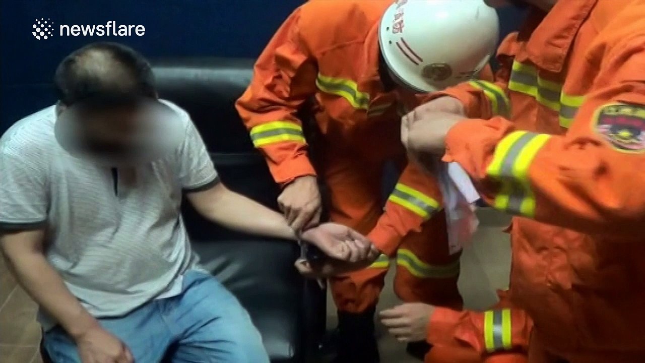 Firefighters help police to open suspect's handcuffs