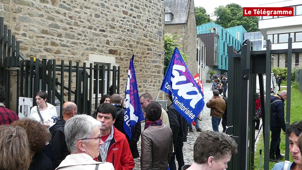 Saint-Brieuc. Les pompiers solidaires des agents départementaux en grève