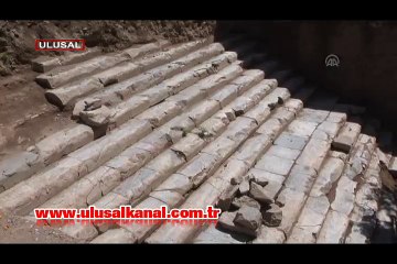 İzmit'te 2 bin yıllık 17 basamaklı tapınak merdiveni bulundu