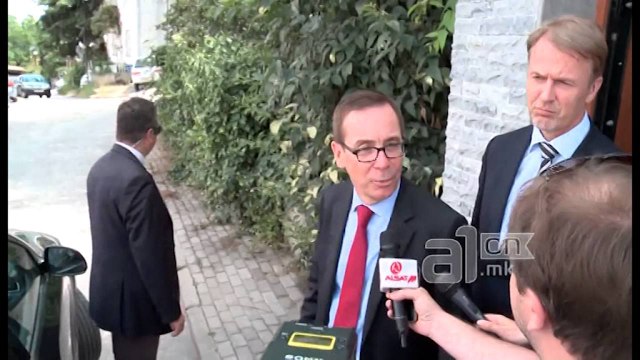 NDERPRITEN NEGOCIATAT PER ZGJIDHJEN E KRIZES POLITIKE NE MAQEDONI MES PARTIVE LAJM