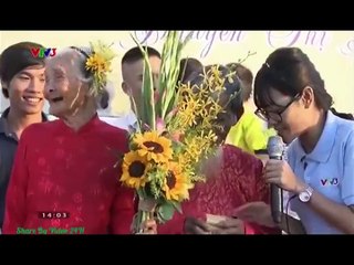 Nhìn nụ cười của bà cụ mà thấy cuộc đời nhẹ tênh