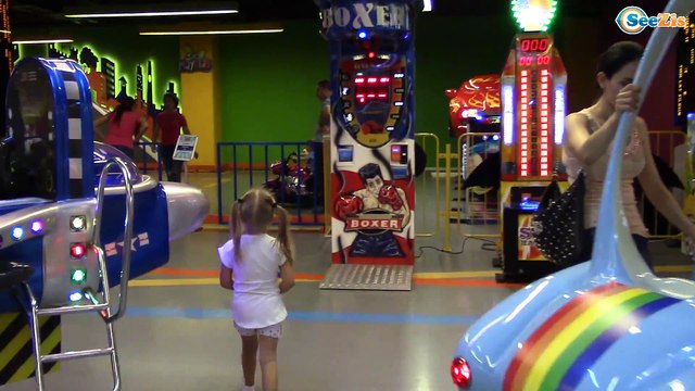 Видео для детей. Ярослава с Покойо в Детском Развлекательном Центре. Pocoyo Toys