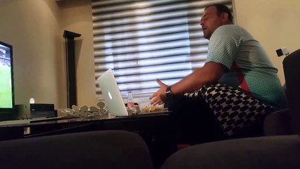 Euro 2016 : Piégé par sa femme, un supporter turc casse sa TV