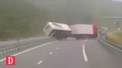 Impressionnant accident de la route en direct dans le Lot