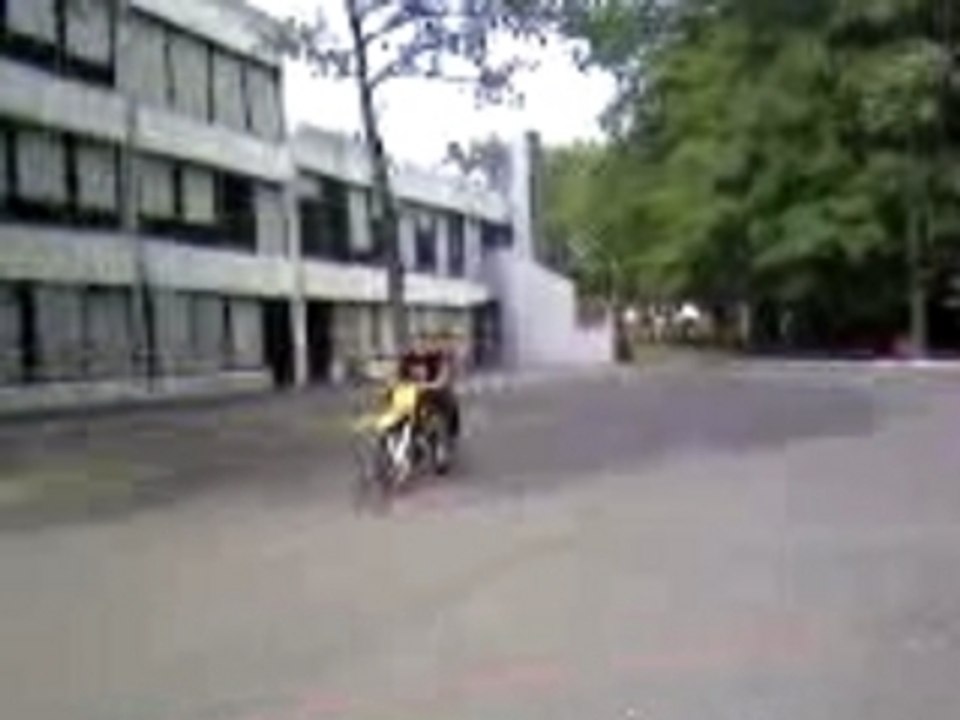Levé a 2 !