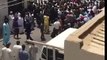 Le président Macky Sall marche du palais à la grande mosquée pour la prière du vendredi