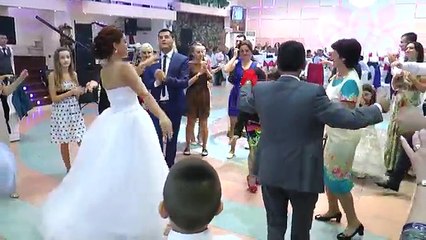 Valle tropoje 'Familja Lataj