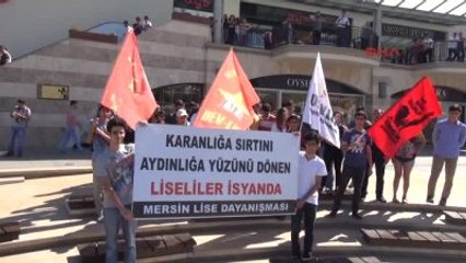 Mersin'de Liseliler Eğitim Sistemini Protesto Etti