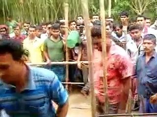 দেখুন কি এক ভন্ড বাবা ৩ দিন কাটাল কবরের ভেতরে