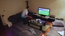 Il détruit son macbook et sa télé piégé par sa femme pendant un match de l'euro 2016