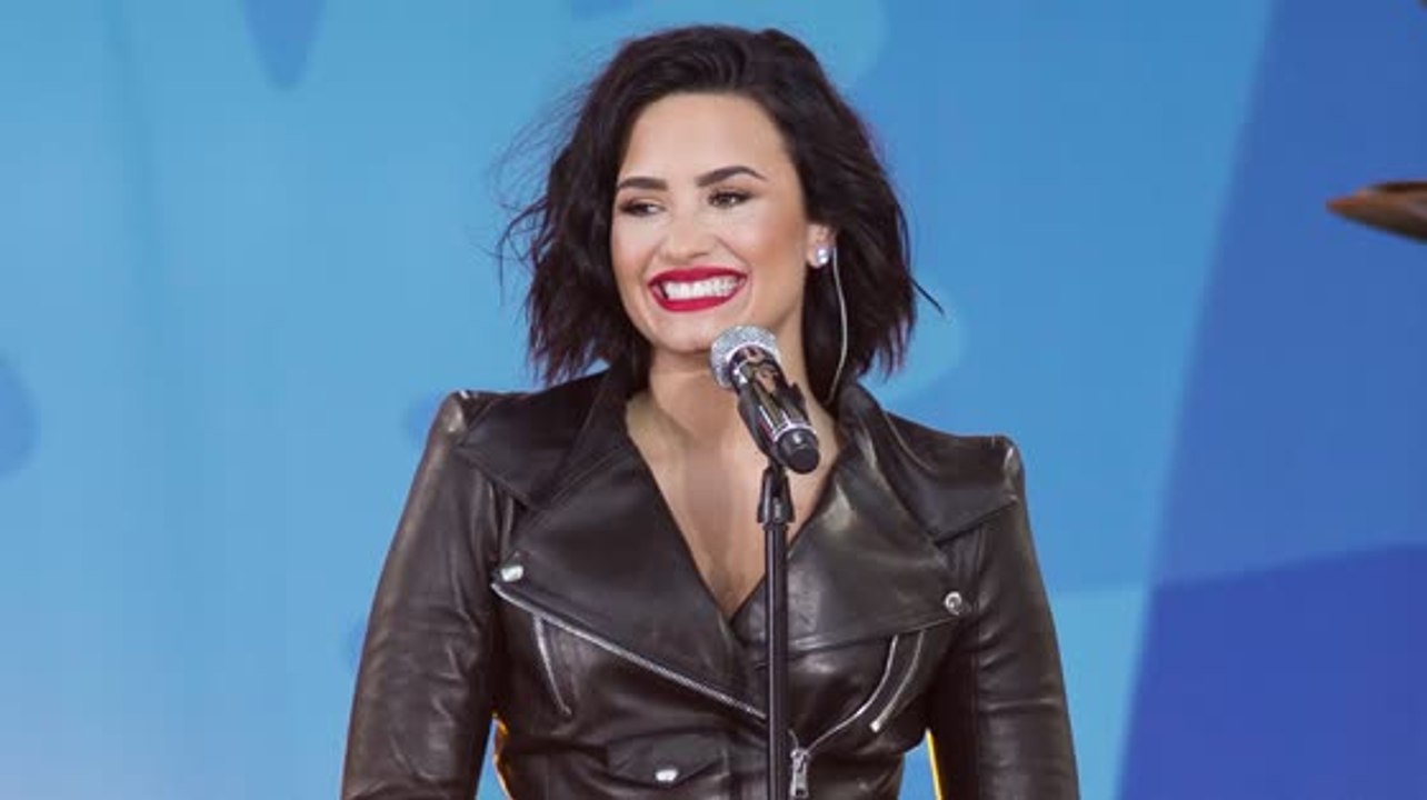 Demi Lovato's Reply Starts Feud With Mariah Carey Fans