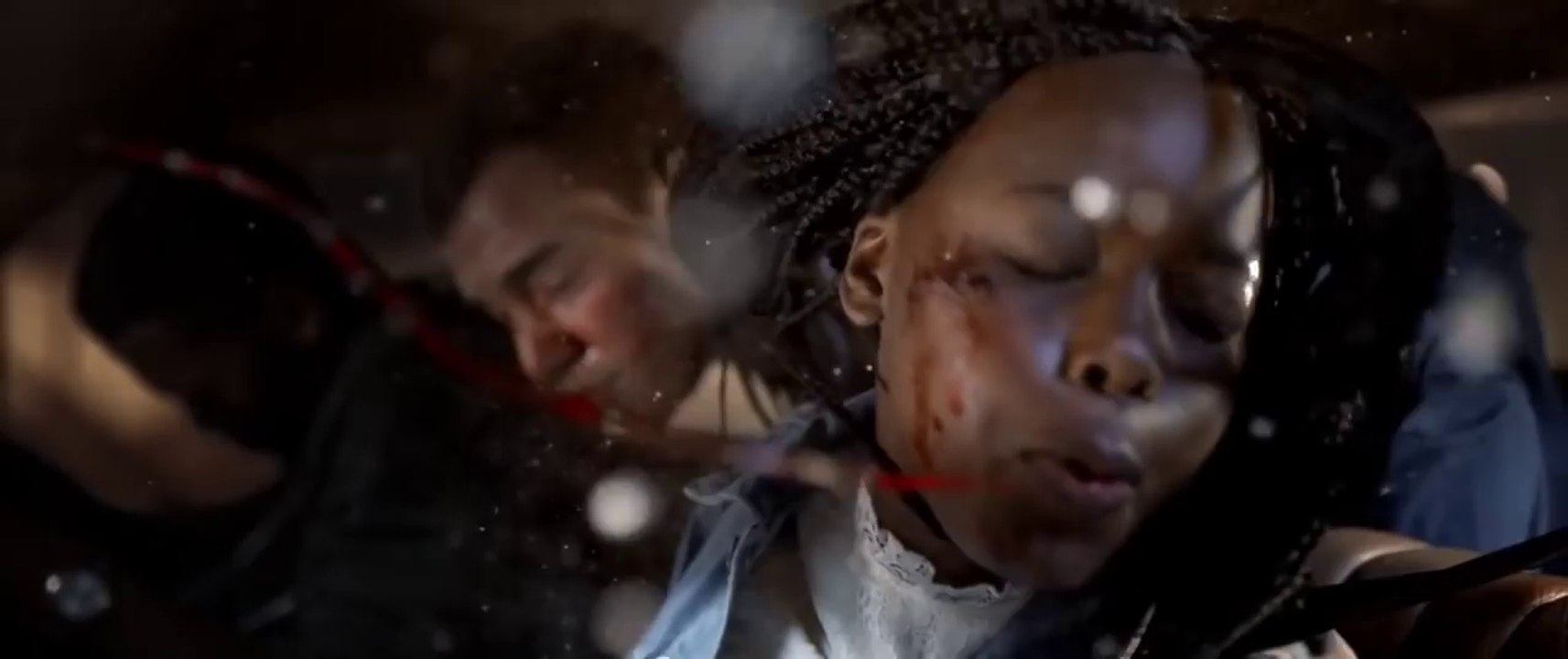 Terrible publicité pour la ceinture de sécurité : premier baiser