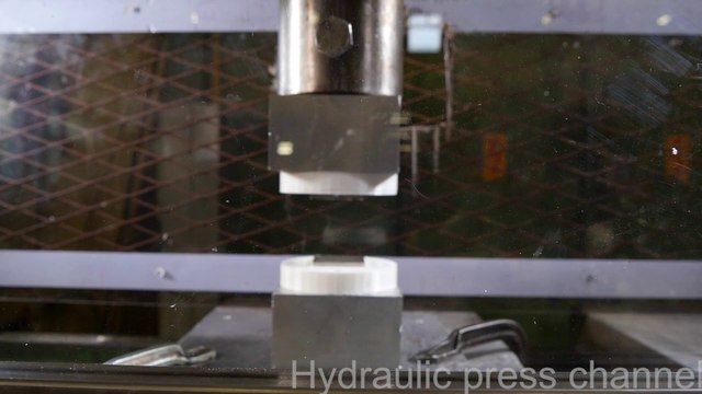 Presser deux aimants sur-puissants sous presse