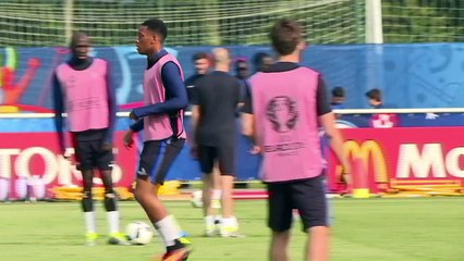 Euro-2016: les Bleus, qualifiés mais poussifs